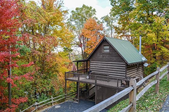 Log Cabin Smoky Mountains: privacy on a budget